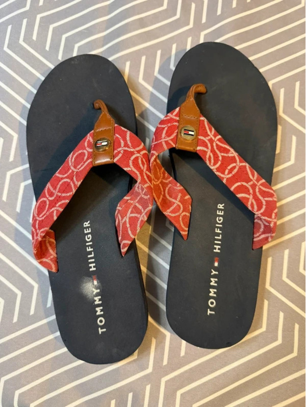 Tommy Hilfiger Red Nautical Flip-Flops Size 10